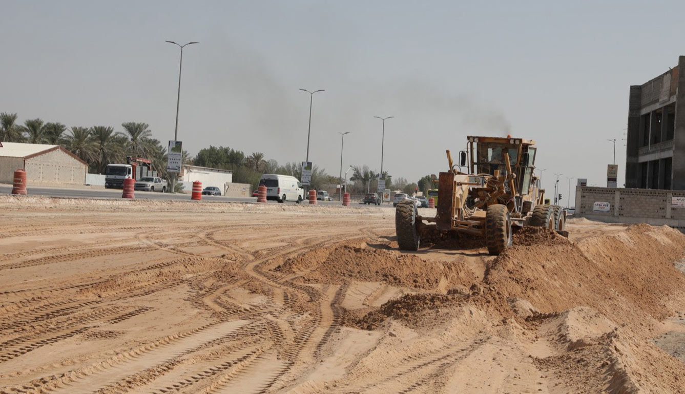 Implementing a project to raise the efficiency of the Al-Uqair tourist road