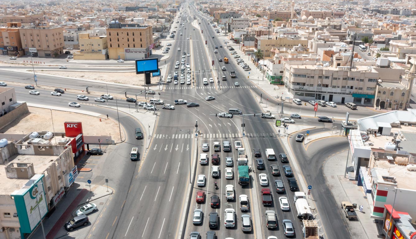 To enhance the smooth flow of vehicles... Traffic updates at the intersection (King Abdullah Road - Al-Uqair)